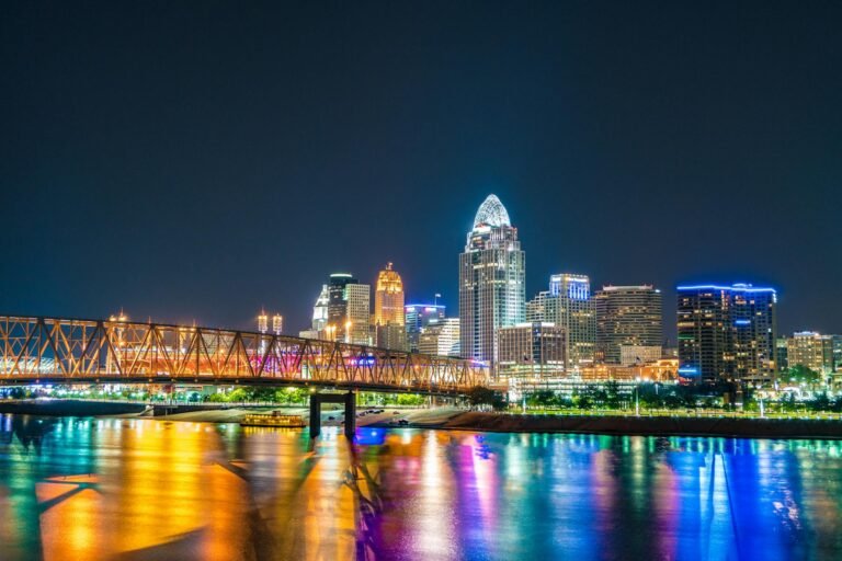 Cincinnati skyline at night