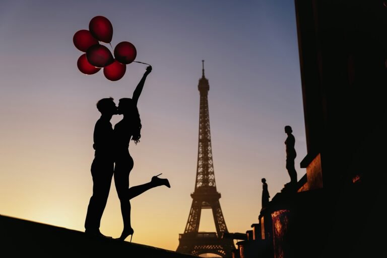 Silhouette of a couple in Paris with red balloons